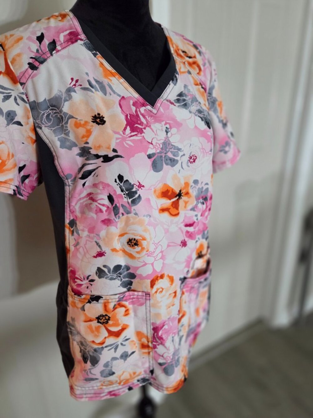 Cherokee Floral Scrub Top Size Medium | Soft Stretch Fabric